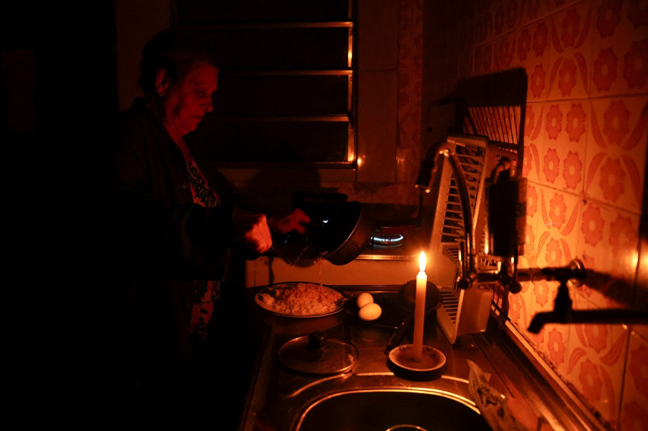 Vecinos de la ciudad de Sao Paulo que continúan sin luz. Foto: Reuters.