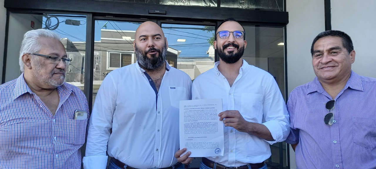El partido ARENA presentó una solicitud de nulidad a la inscripción de la fórmula presidencial de Nuevas Ideas, conformada por Bukele y Ulloa. Foto: X/Twitter (@elsalvadorcom).