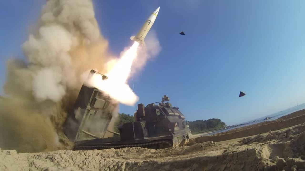 Ucrania dispara misiles proporcionados por Estados Unidos contra fuerzas rusas. Foto: Reuters