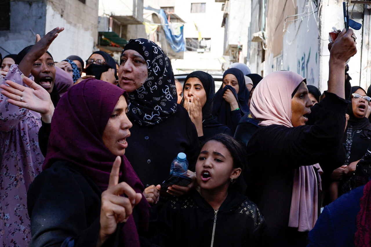 Velorio por asesinados en Cisjordania por extremistas israelíes. Foto: Reuters.
