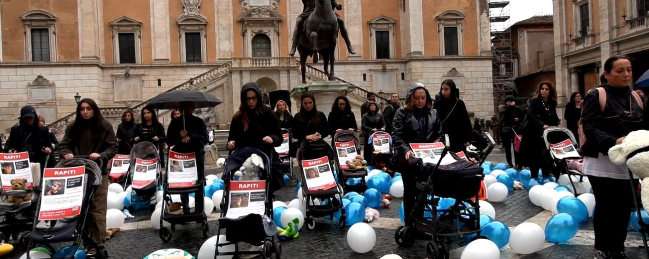 Flashmob en Roma para pedir liberación de rehenes israelíes. Foto: captura Viory.
