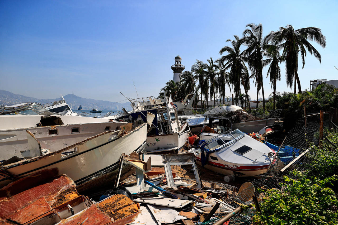 Basura en Acapulco después del Huracán Otis. Foto: EFE.