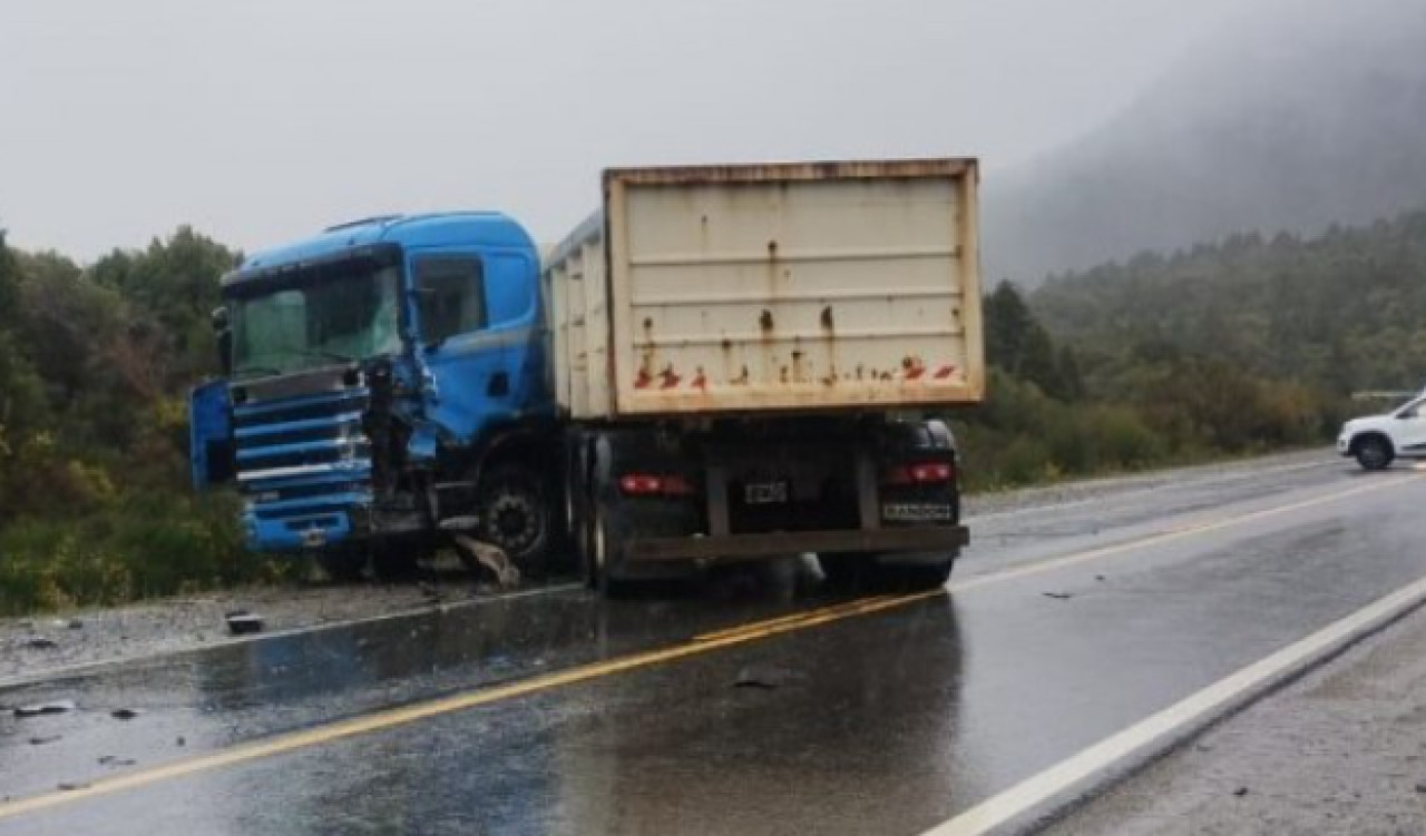 Choque en la ruta de los Siete Lagos. Foto: redes sociales