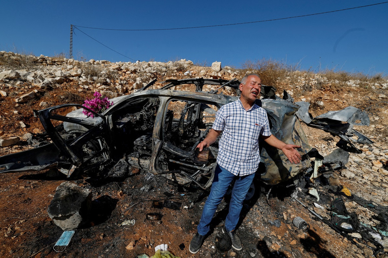 La desolación de un ciudadano de El Líbano que perdió a sus familiares. Foto: Reuters.