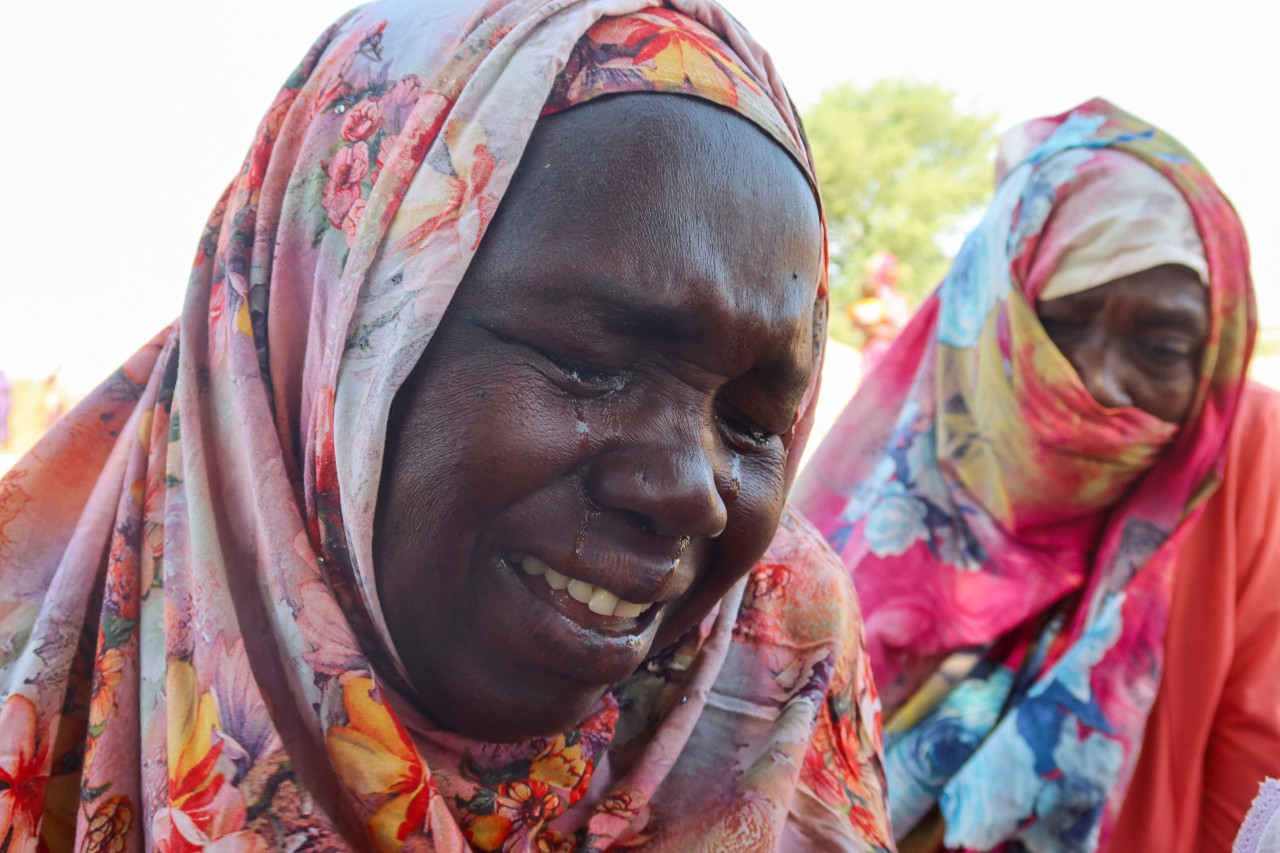 Una mujer sudanesa llora la pérdida de sus familiares. Foto: Reuters