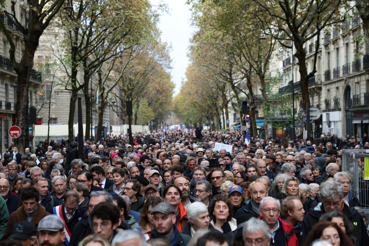 Masiva conglomeración de franceses contra el antisemitismo. Foto: Reuters