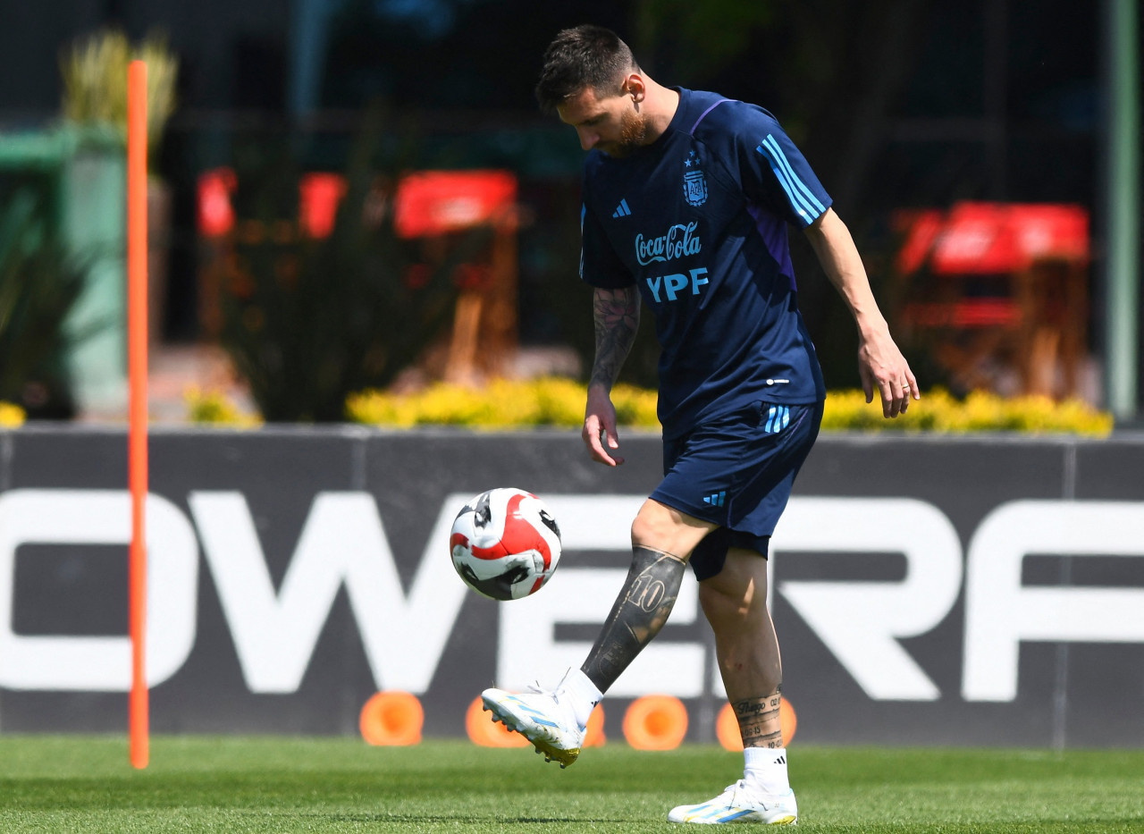 Messi en el entrenamiento de la Selección. Foto: NA.