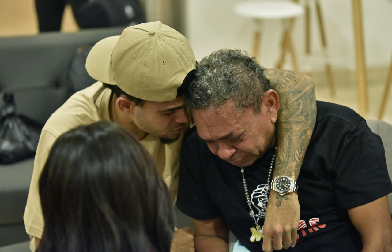 Reencuentro de Luis Díaz con su padre tras el secuestro en Colombia. Foto: EFE.