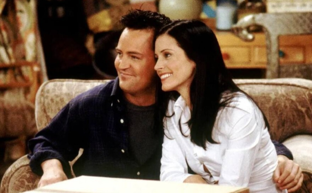 Courteney Cox y Matthew Perry protagonizaron Friends durante 10 temporadas. Foto: captura