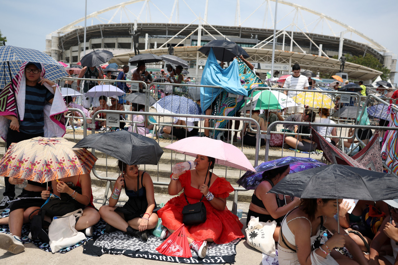 El calor extremo azota a las fans de Taylor Swift en Brasil. Foto: Reuters