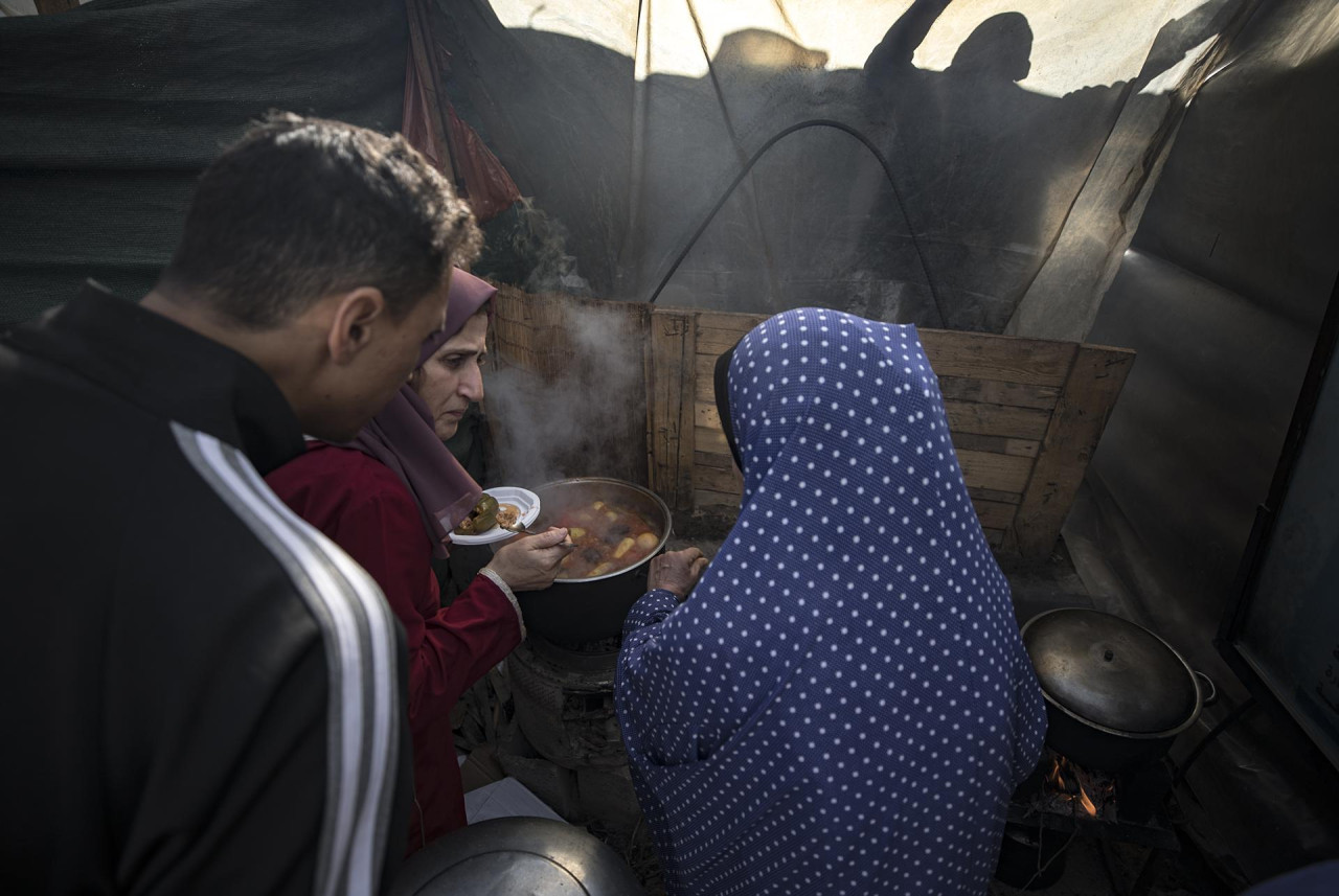 Refugiados palestinos en el campo de Khan Younis, Gaza. Foto: EFE.