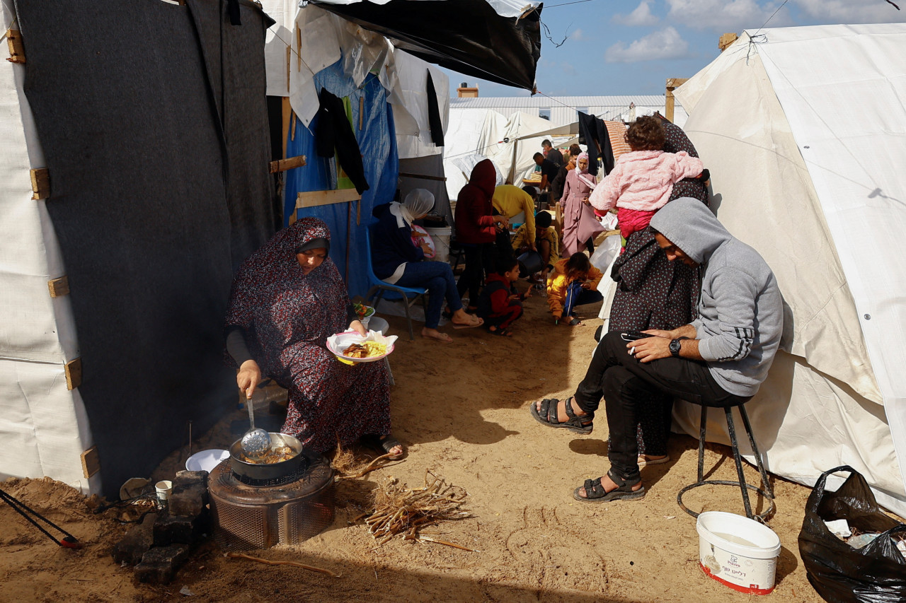 Refugiados palestinos en el campo de Khan Younis, Gaza. Foto: EFE.