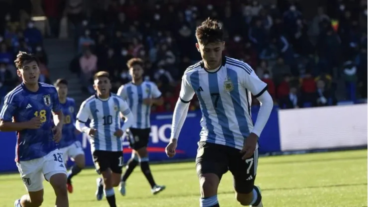 Pablo Solari con la albiceleste. Foto: Prensa Selección