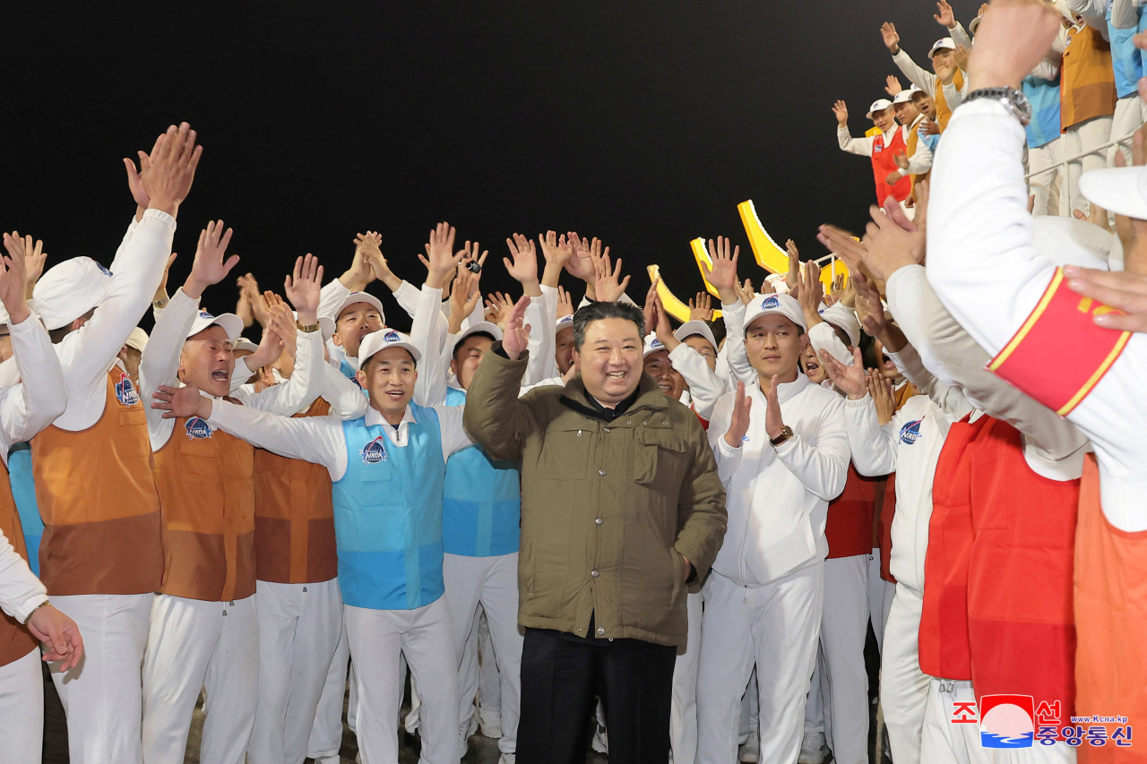 Kim Jong Un celebró el lanzamiento del satélite espía. Foto: Reuters.