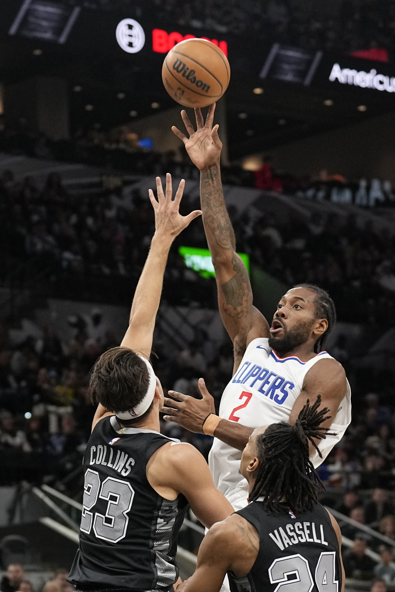 Kawhi Leonard contra los Spurs. Foto: Reuters