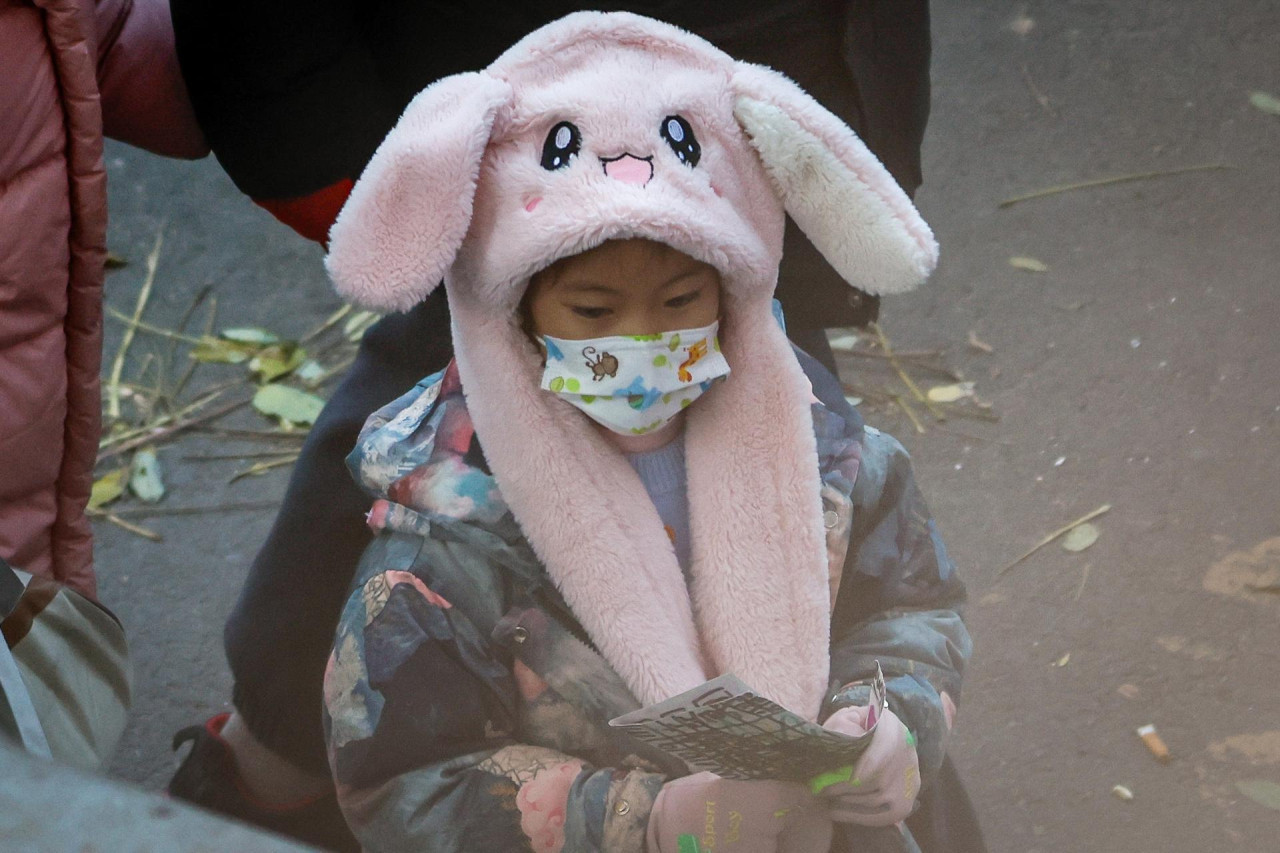 China en alerta por el aumento de neumonía infantil. Foto: EFE.