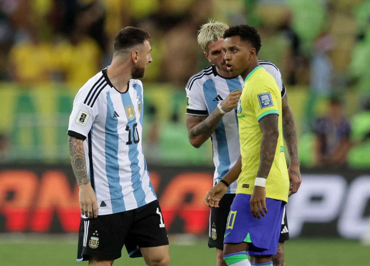 Rodrygo le habría dicho "cagones" a los futbolistas de Argentina. Foto: Reuters.