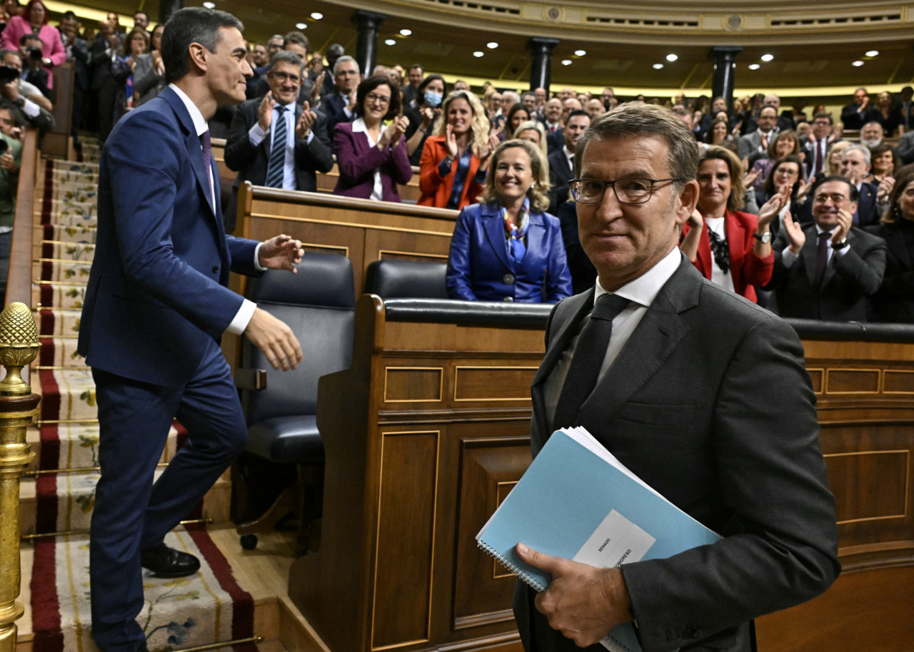 Alberto Núñez Feijoo, en la asunción de Pedro Sánchez como presidente del Gobierno español. Foto: Reuters