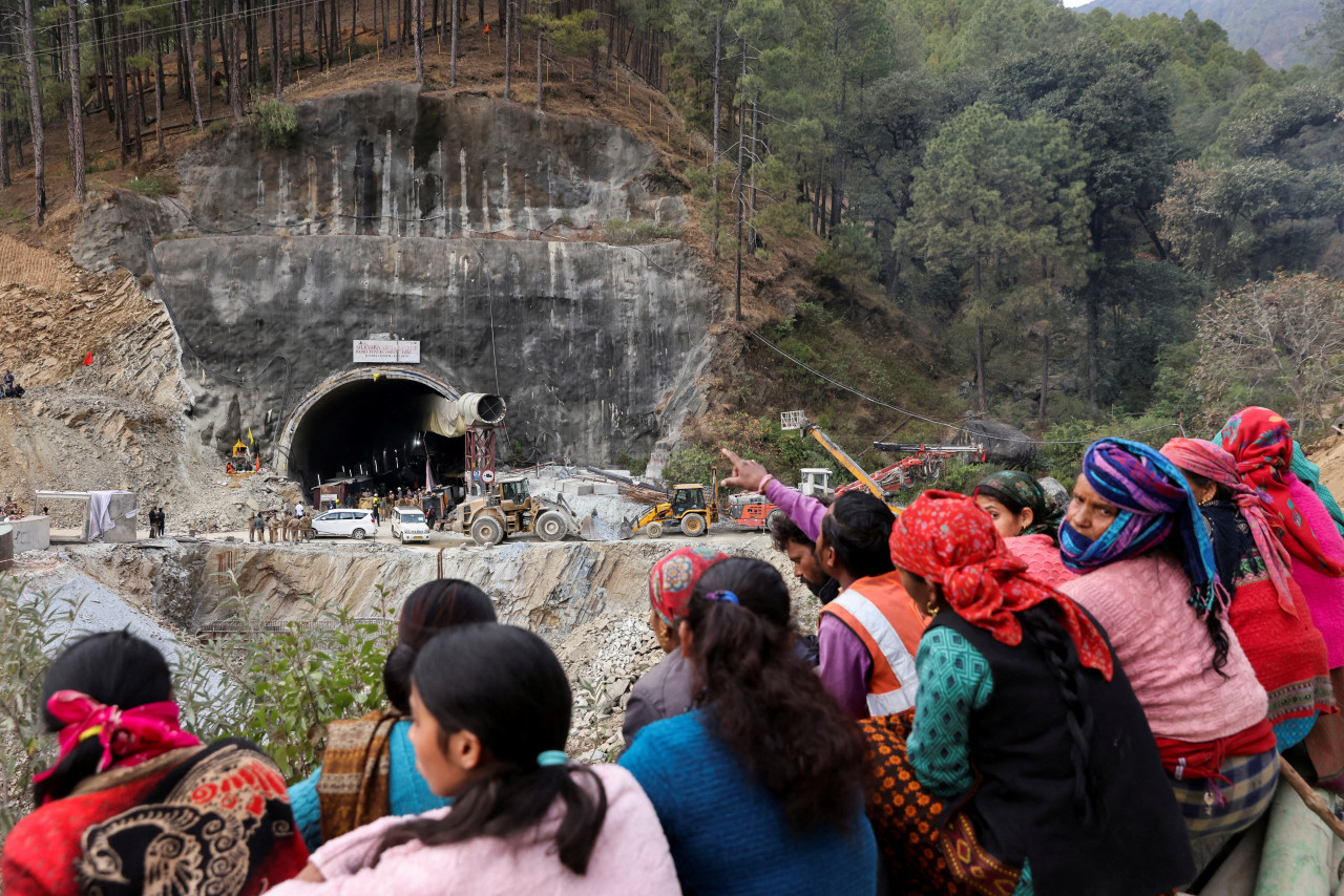 Rescate de los trabajadores atrapados en un derrumbe en India. Foto: Reuters.