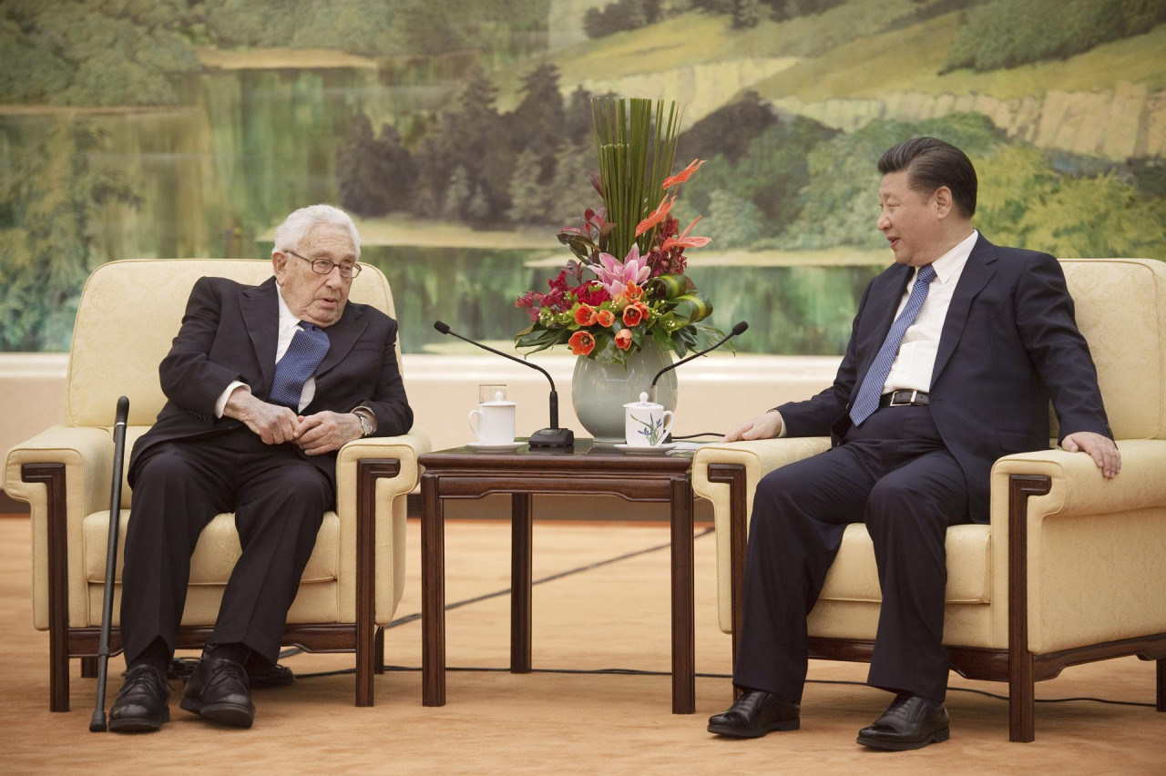 Henry Kissinger en una de sus últimas visitas a China. Foto: EFE.