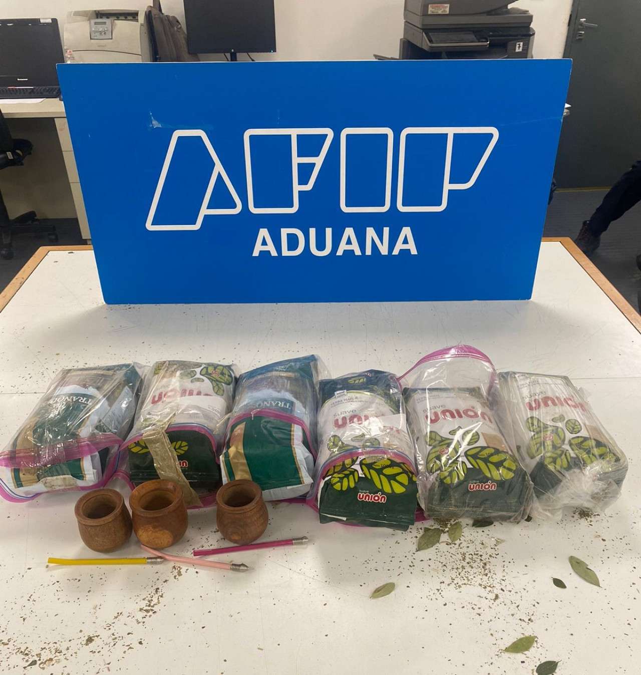 Aduana descubrió hojas de coca escondidas en paquetes de yerba. Foto: AFIP