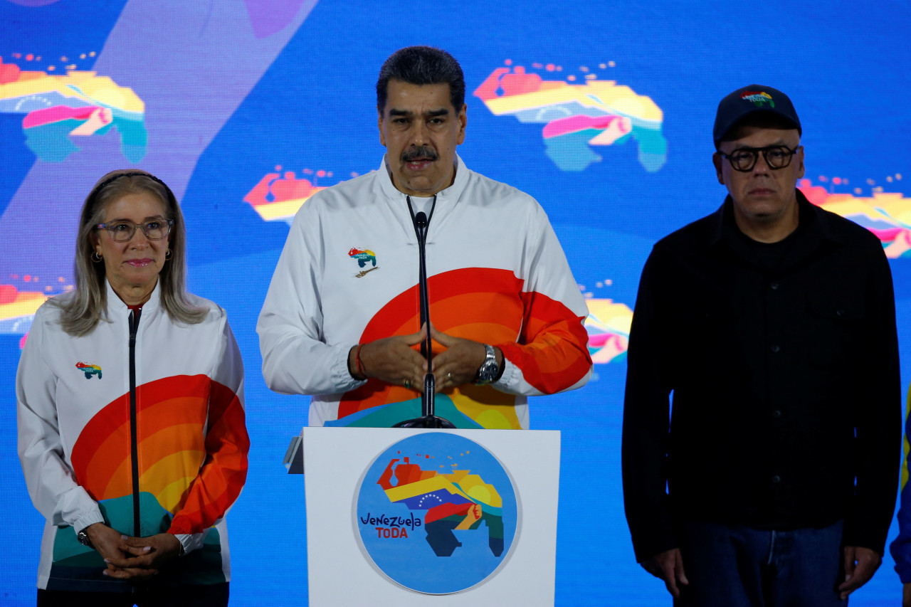 Nicolás Maduro, su esposa y su hijo. Foto: Reuters.