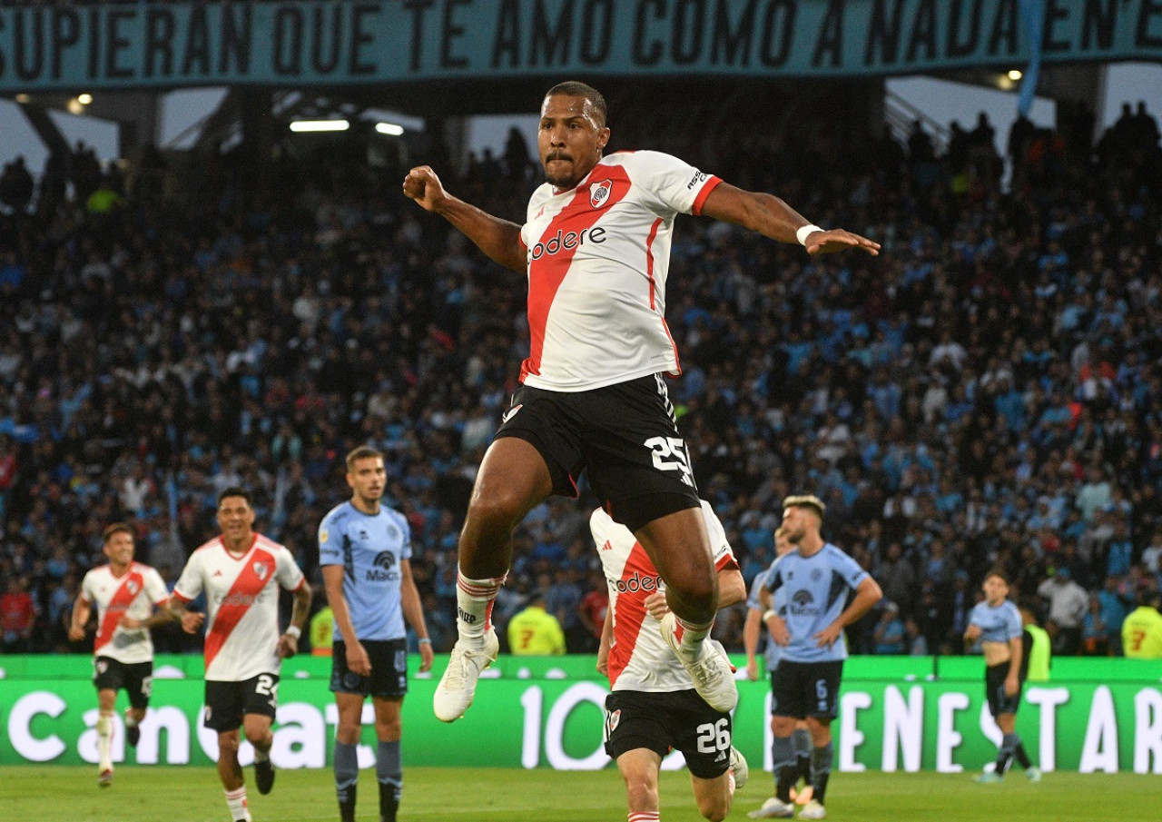 Festejo de Salomón Rondón; River Plate vs. Belgrano; Copa de la Liga. Foto: Télam.