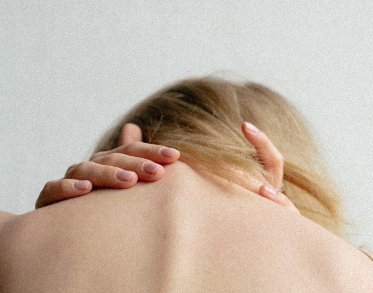 Pain in the neck.  Photo: Unsplash