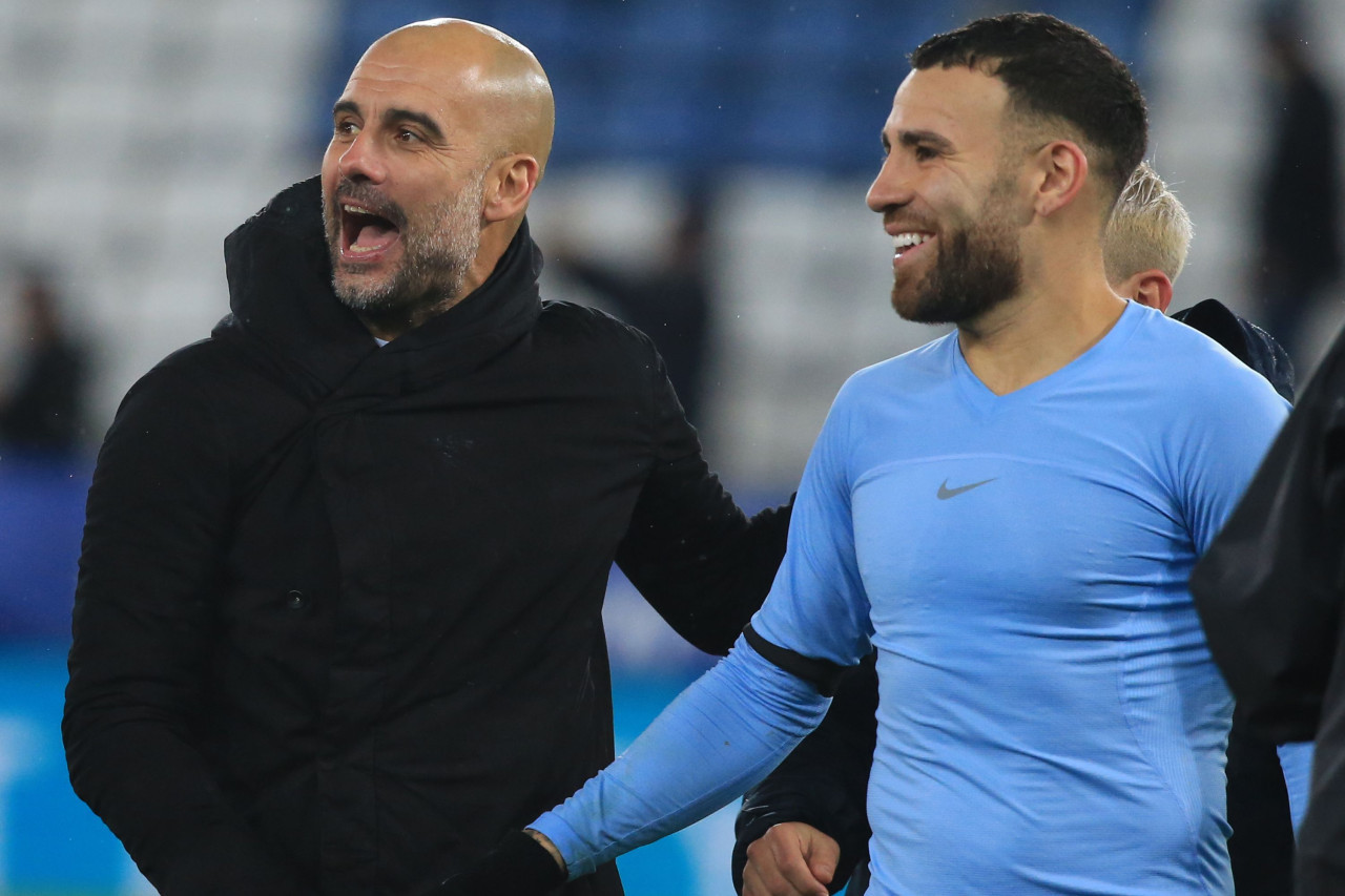 Pep Guardiola y Nicolás Otamendi. Foto: NA.