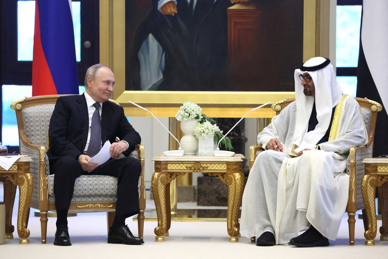 Putin y Bin Zayed. Foto: Reuters.