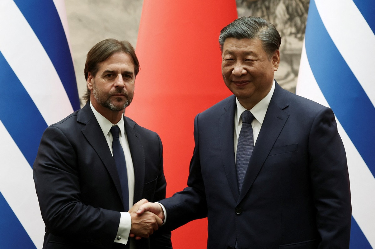 Luis Lacalle Pou y Xi Jinping. Foto: Reuters