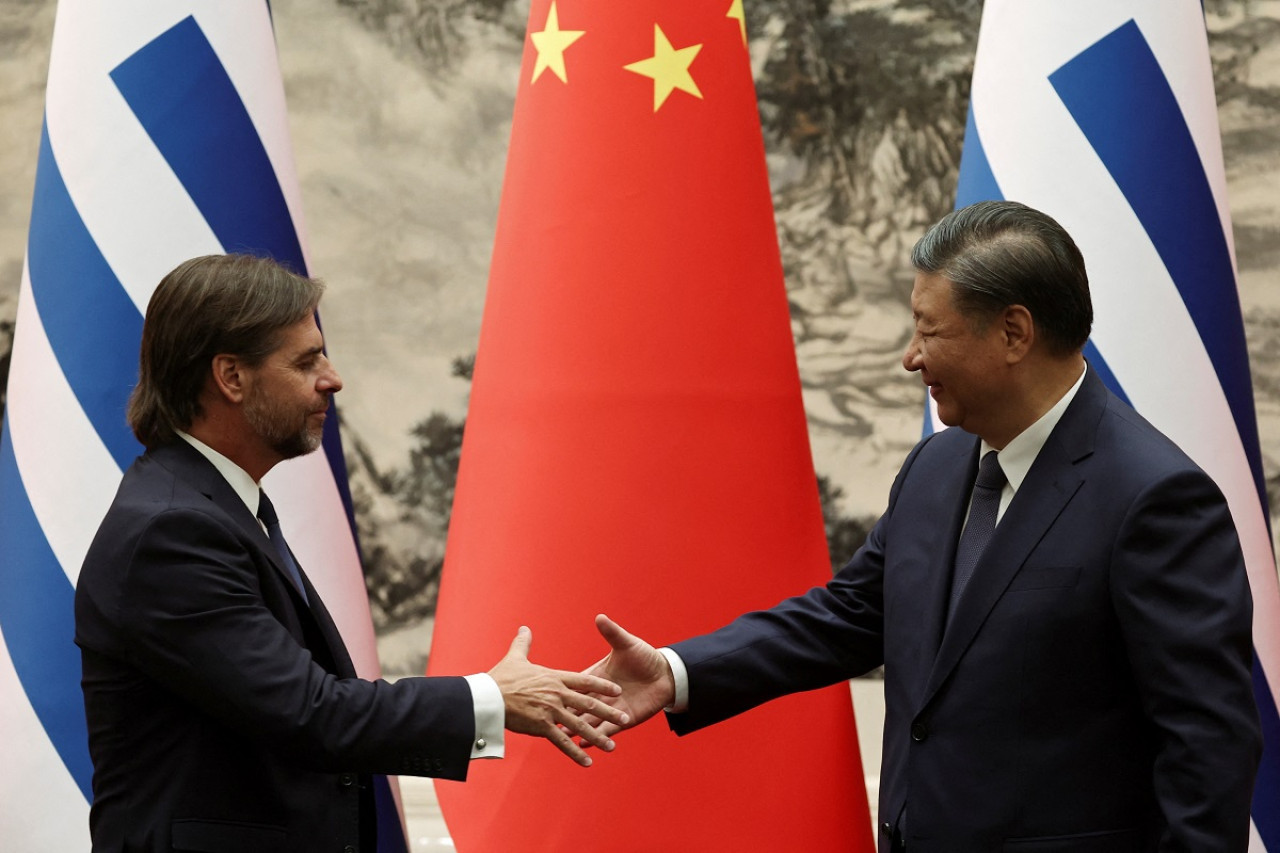 Luis Lacalle Pou y Xi Jinping. Foto: Reuters