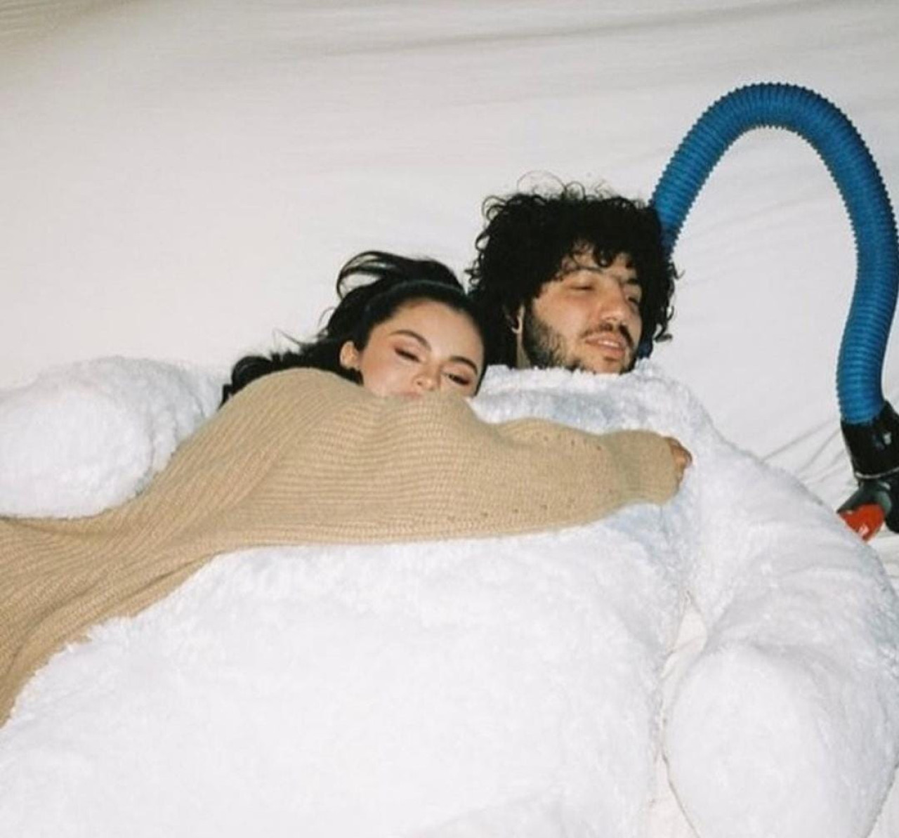 Selena Gómez junto a Benny Blanco. Foto: Instagram (selenagomez).