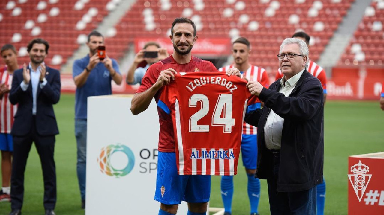 Carlos Izquierdoz presentado en el Sporting Gijón. Foto: Instagram @cali_izquierdoz24
