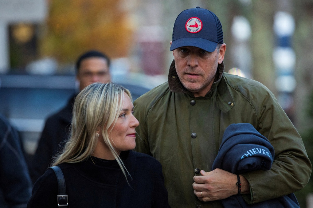 Hunter Biden junto a su esposa Melissa Cohen en Massachusetts. Foto: Reuters.