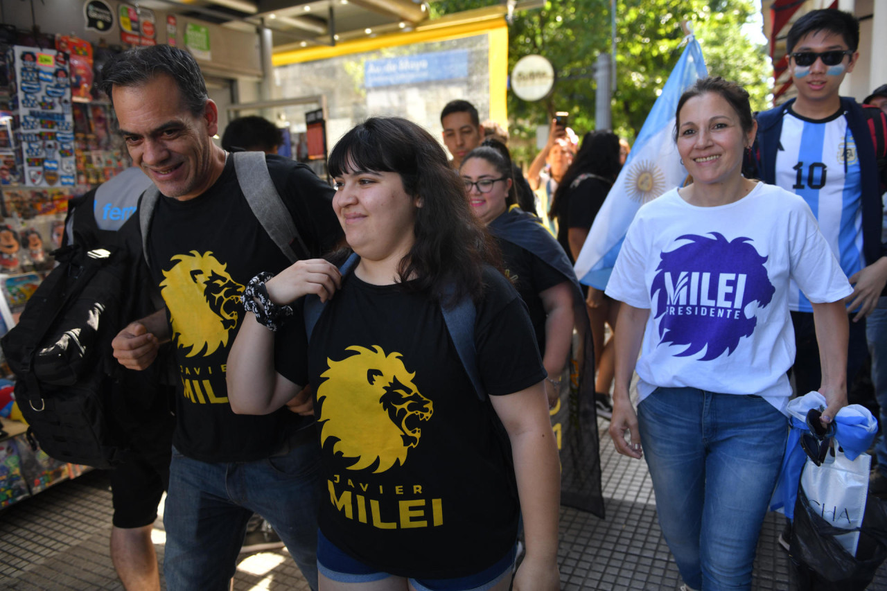 Simpatizantes de Javier Milei en Plaza Congreso. Foto: Télam.