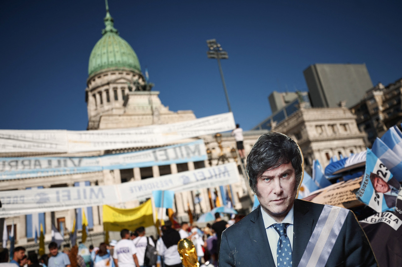 Simpatizantes de Javier Milei en Plaza Congreso. Foto: EFE.