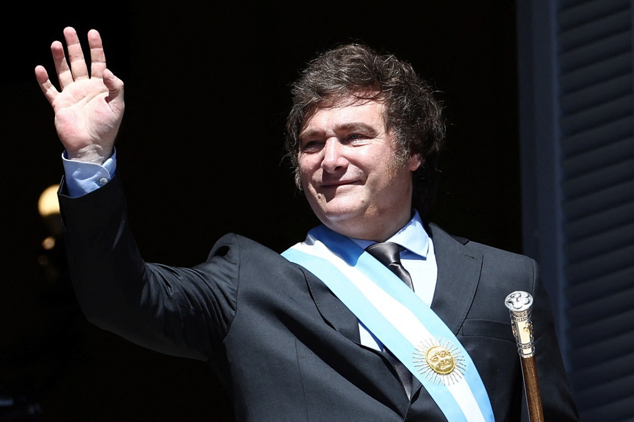 Javier Milei en el balcón de la Casa Rosada. Foto: Reuters