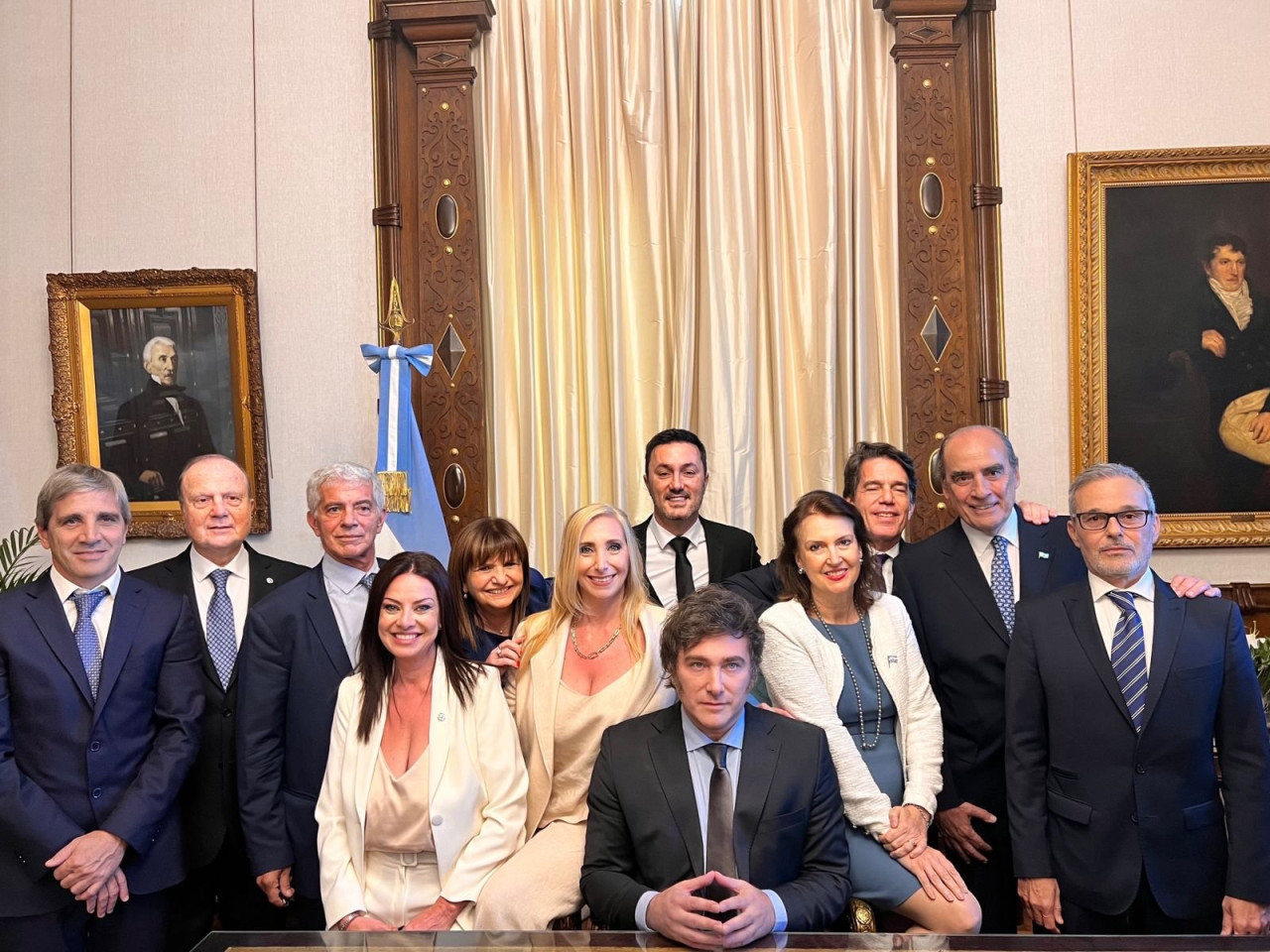 Javier Milei junto a su gabinete. Foto: NA