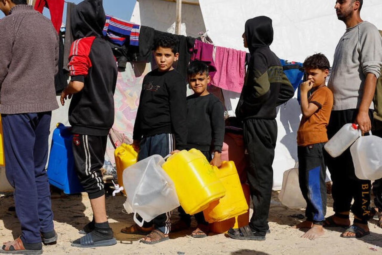 Los habitantes de Gaza dicen que el hambre aumenta, lo que hace temer un éxodo a Egipto. Reuters