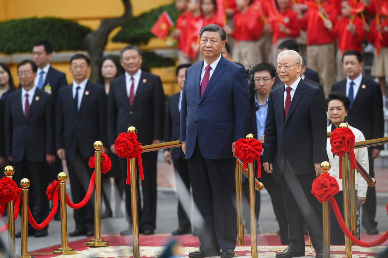 Xi Jinping con el secretario general de Partido Comunista de Vietnam. Foto: EFE.