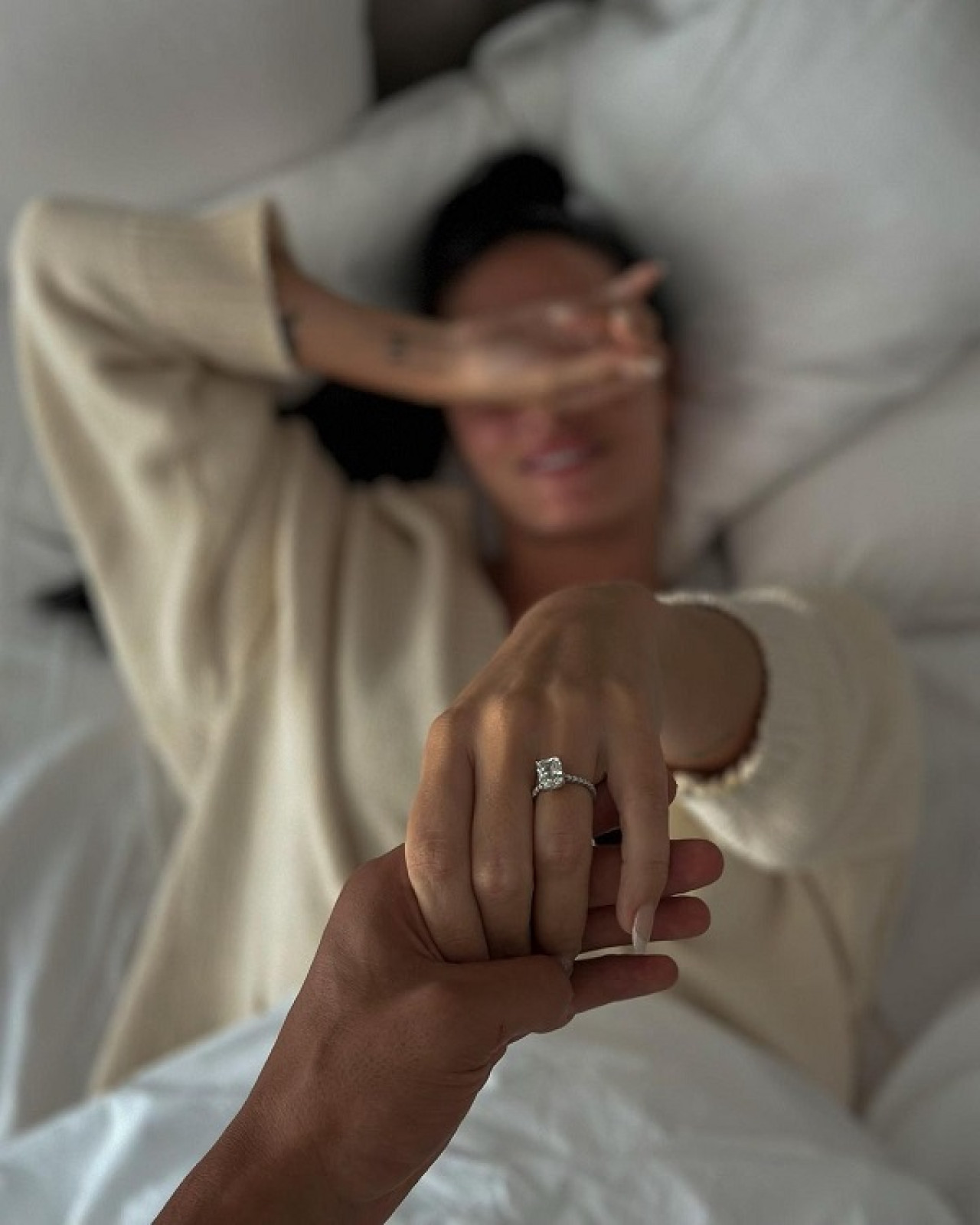 El anillo de compromiso de Oriana Sabatini. Foto: Instagram @orianasabatini.