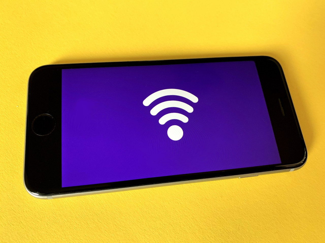 WiFi en celulares. Foto: Unsplash.