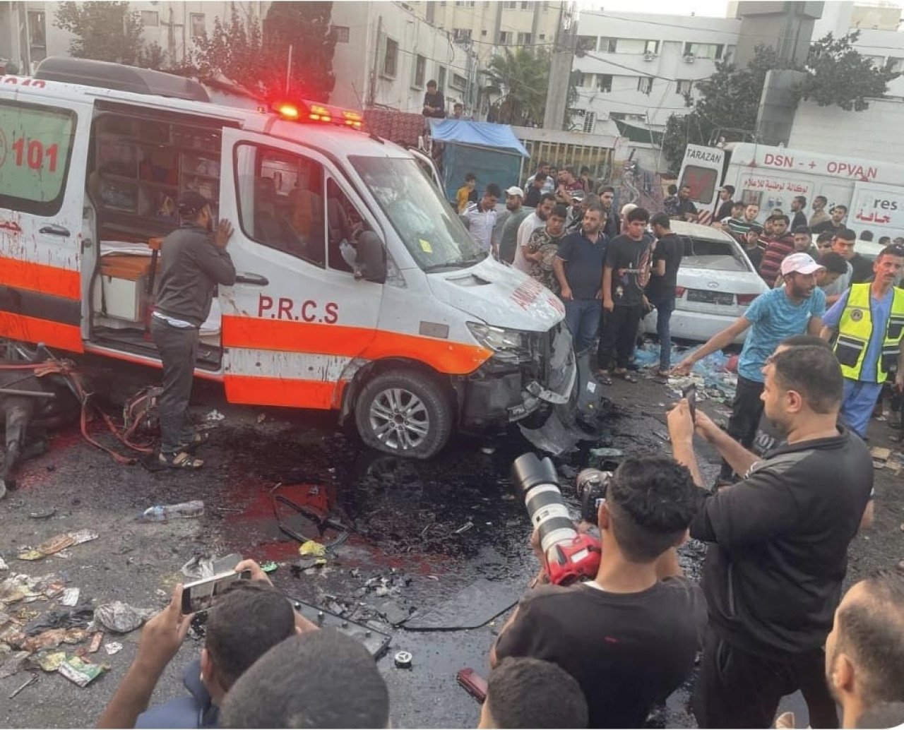 Una ambulancia se estrelló contra el hospital Al Shifa donde trabajan los Médicos sin Fronteras en Gaza. Foto: x @MSF.