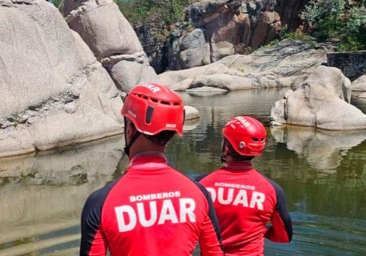 Personal de DUAR en el río Nono, donde murieron dos hermanos entrerrianos. Foto: Instagram @direccionbomberos.