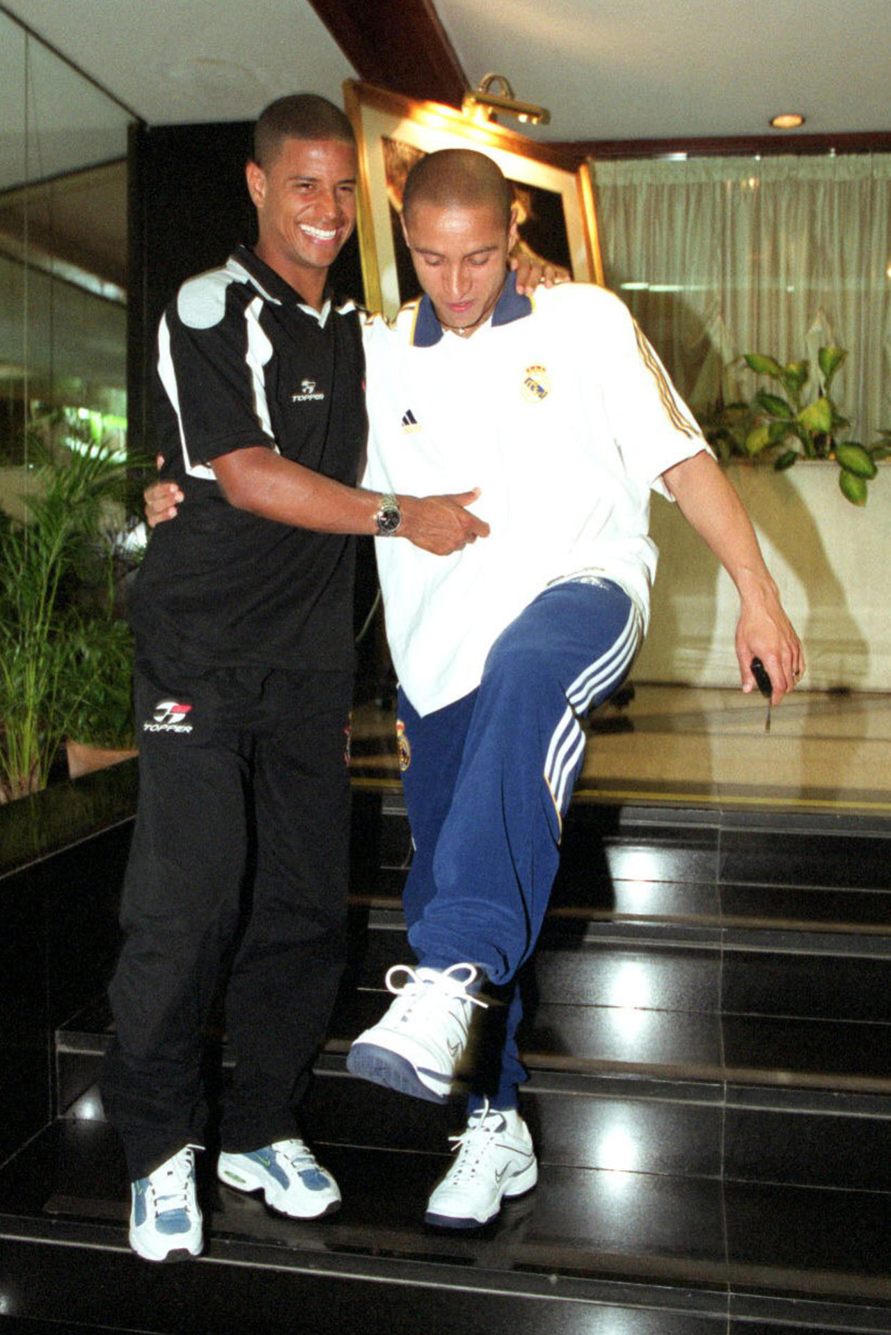 Marcelinho Carioca junto a su compatriota, Roberto Carlos. Foto: EFE