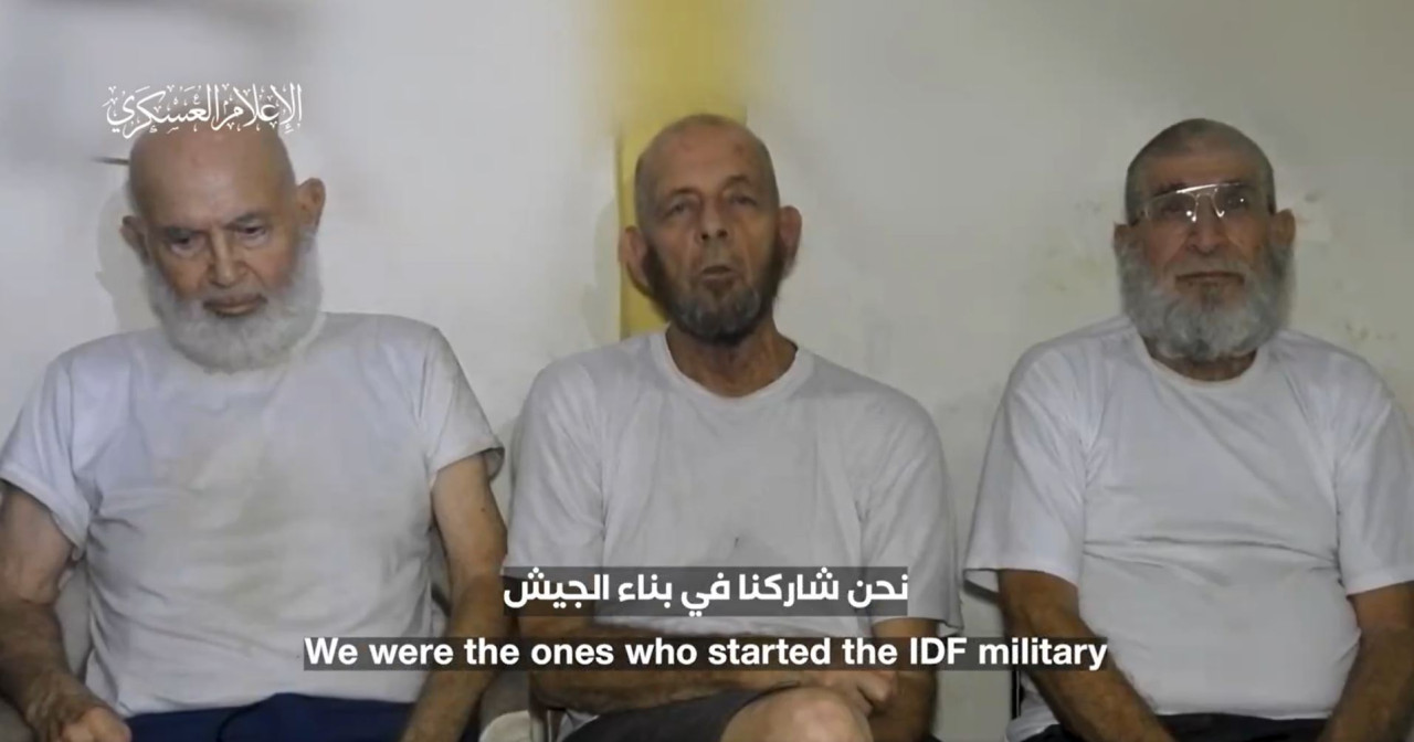 Los tres rehenes capturados por Hamás. Foto: captura de pantalla.