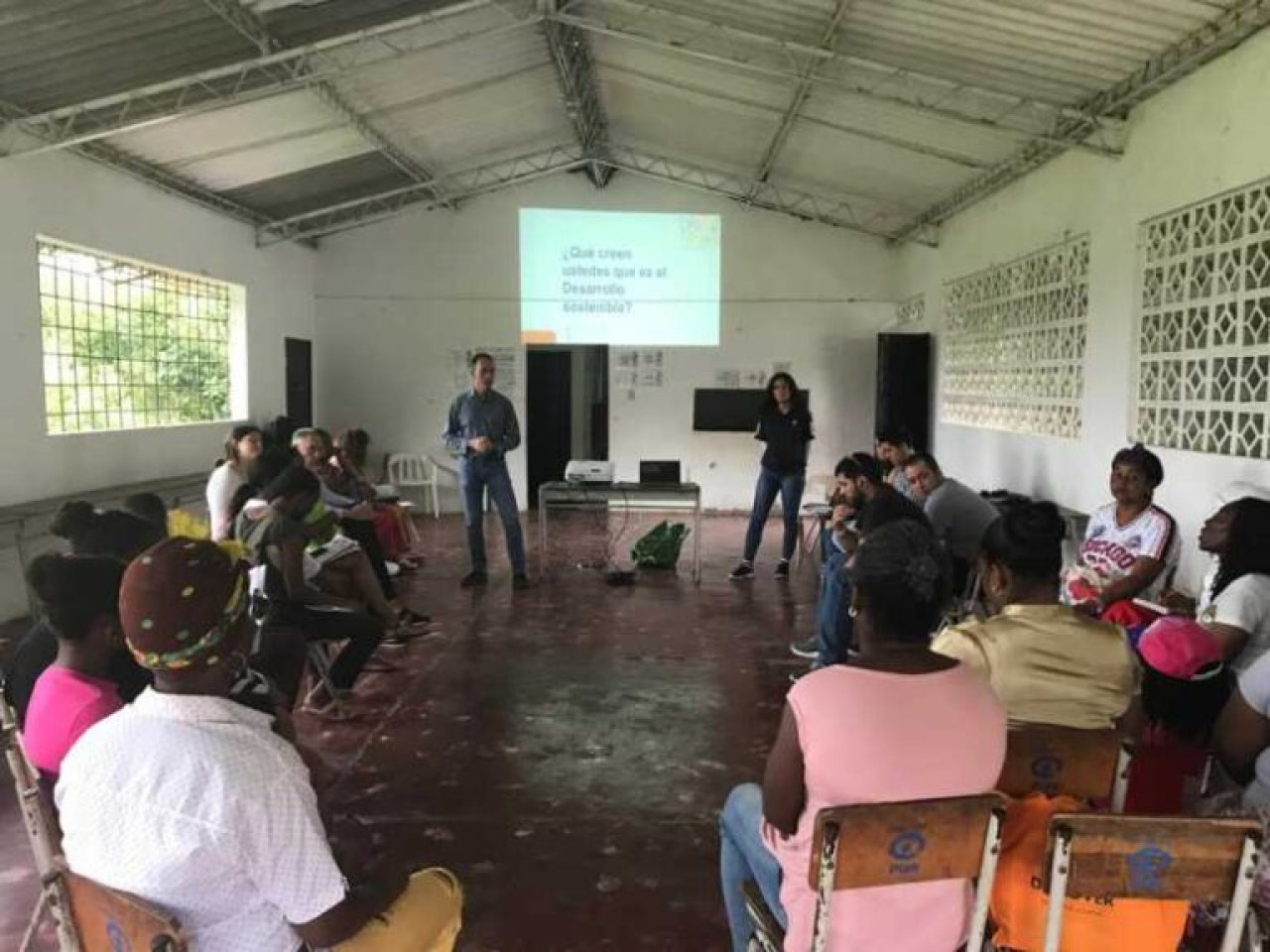 La Universidad Autónoma de Occidente, de Colombia, capacita a las mujeres para que puedan llevar el proyecto adelante. Foto: Renata Moreno. UAO.