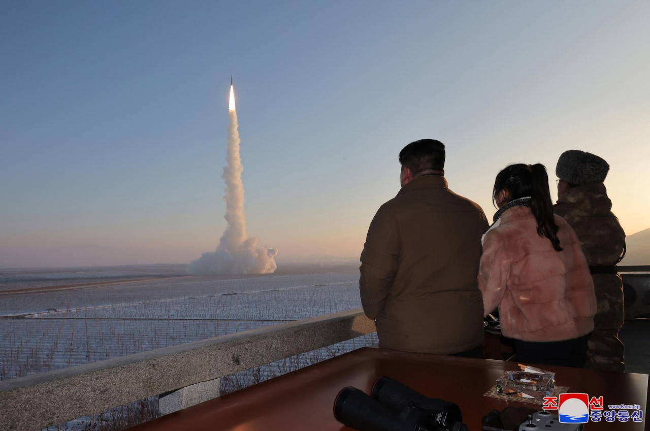 Kim Jong-Un supervisó el lanzamiento de un misil balístico intercontinental. Foto: EFE.