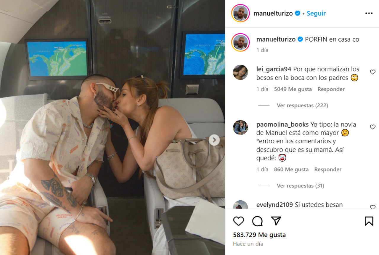 El polémico beso de Manuel Turizo con su madre. Foto: Instagram.